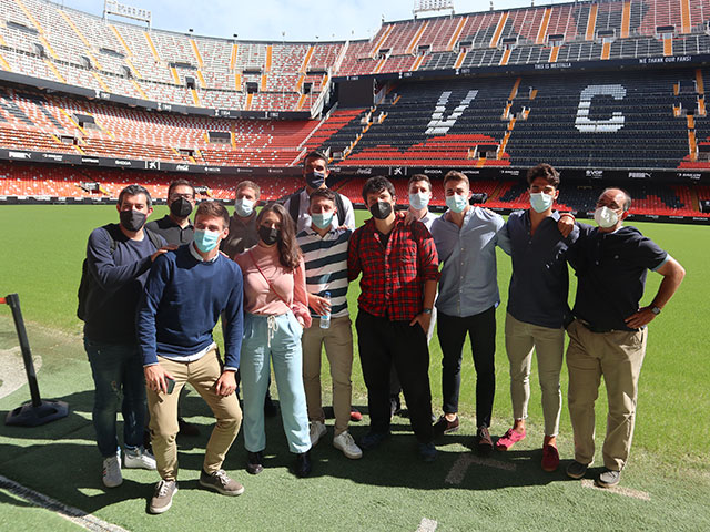 Alumnos de LaLiga Business School en el Estadio de Mestalla, Valencia (España)