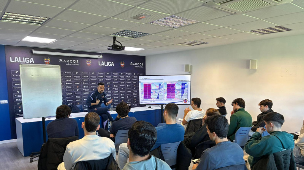 LA LIGA BUSINESS SCHOOL visita al Levante UD para una jornada formativa