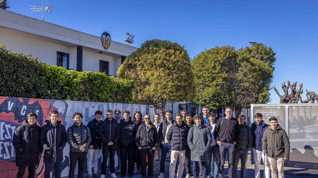 LALIGA Business School visita a la Academia del Valencia CF